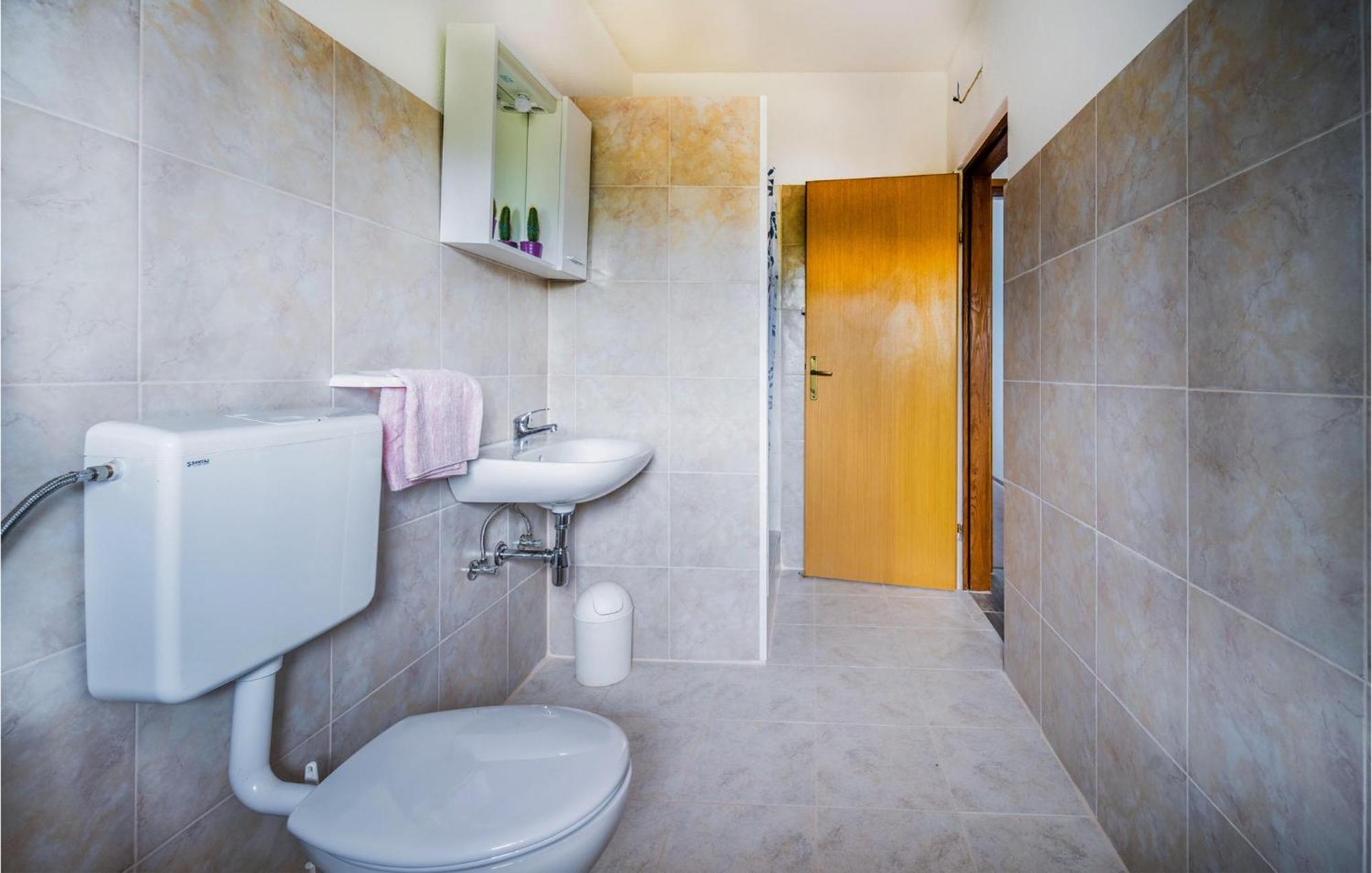 Amazing Apartment In Krnica With Kitchen Luaran gambar