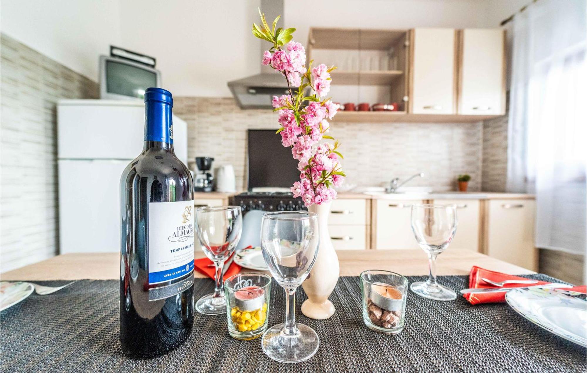 Amazing Apartment In Krnica With Kitchen Luaran gambar